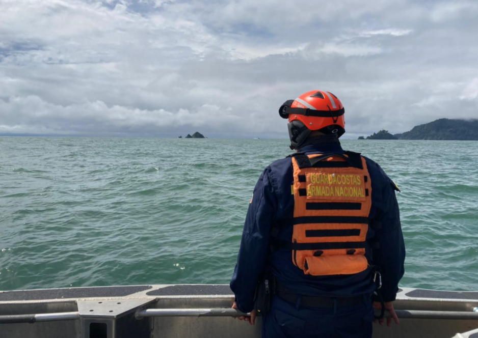 Rescataron seis cadáveres tras naufragio de una lancha que iba de Colombia a Panamá