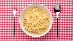Tenedor o cucharilla… ¿Con cuál cubierto se debe comer la pasta, según los italianos?