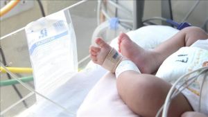 Un bebé de tres semanas murió por el Covid-19 en Catar