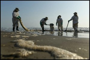 Marea negra: doce impactantes IMÁGENES de los efectos del derrame de petróleo en Perú