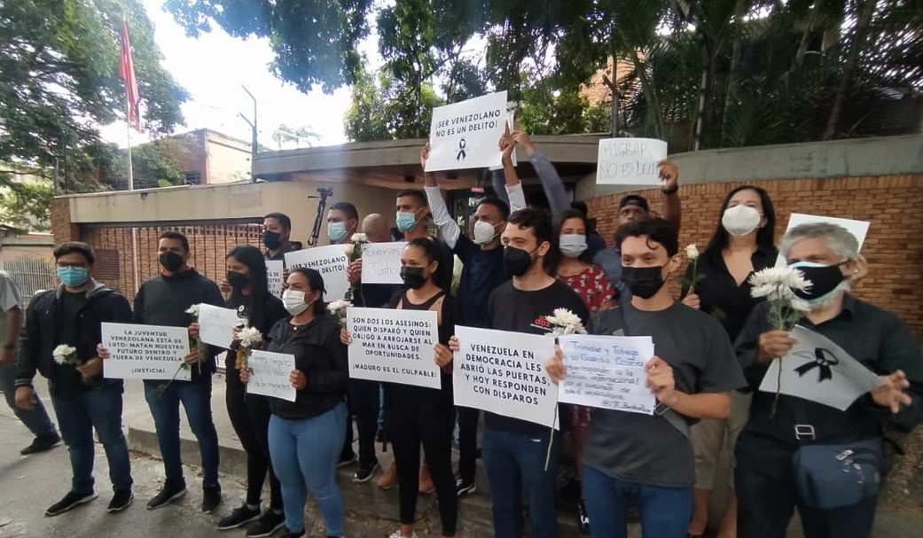 Protestan frente a embajada de Trinidad y Tobago en Caracas tras asesinato de bebé migrante venezolano #8Feb