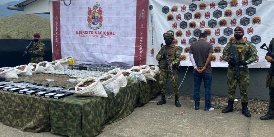 Ejército colombiano incautó gigantesco arsenal del ELN que camuflaron entre frutas