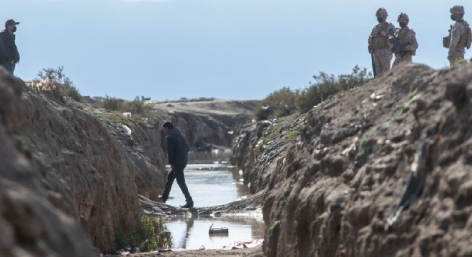 Gobierno chileno intervino zanja en su frontera con Bolivia para impedir paso a migrantes