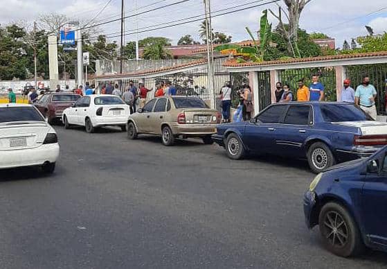 Se agudizan colas por gasolina subsidiada en El Tigre debido al cierre de algunas bombas
