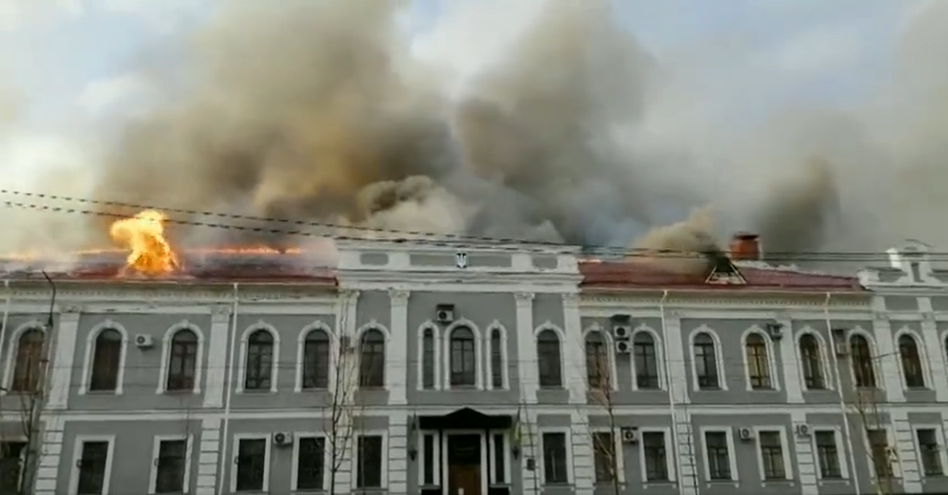Proyectiles impactaron en una agencia regional de seguridad de Ucrania (VIDEO)