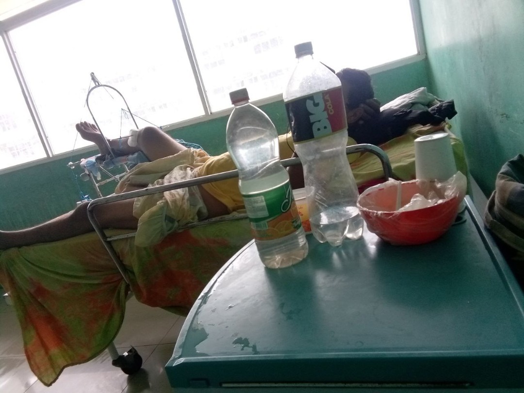 Hospital Central de Maturín, donde el agua no existe y las botellas de refresco son la “solución”