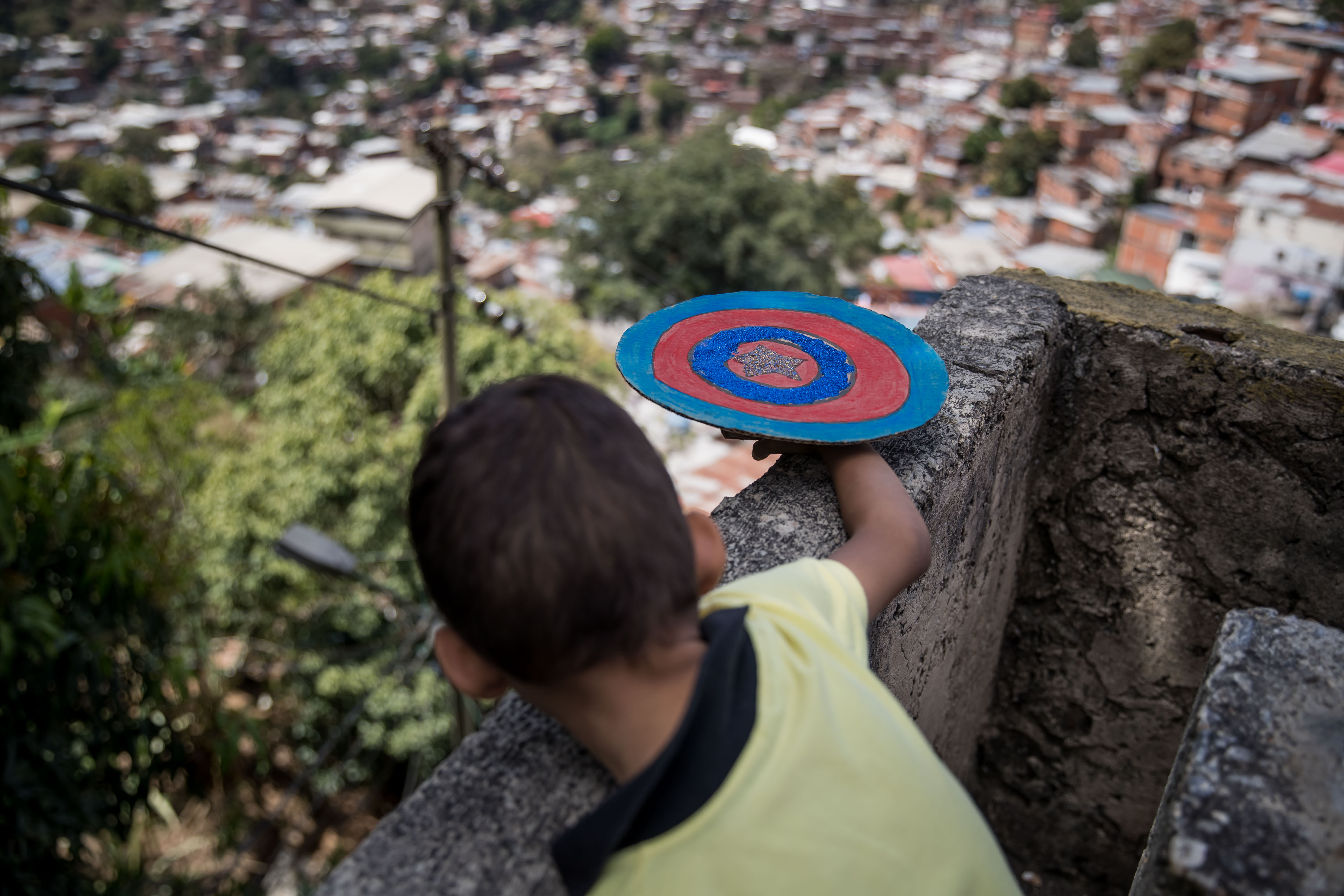 Más de 800 mil niños venezolanos crecen sin sus padres a causa de la migración forzada