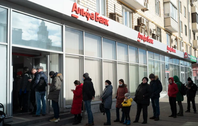 Empresas rusas abren cuentas en bancos chinos para eludir las sanciones por la invasión a Ucrania