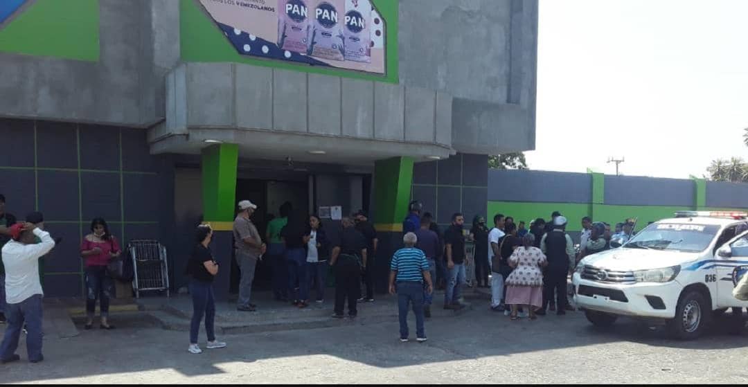 Lanzan un explosivo en un reconocido supermercado de Maracaibo