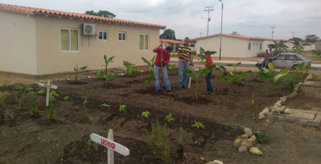 Vecinos del urbanismo Francisco de Miranda en Barinas recibieron su “dosis de patria”