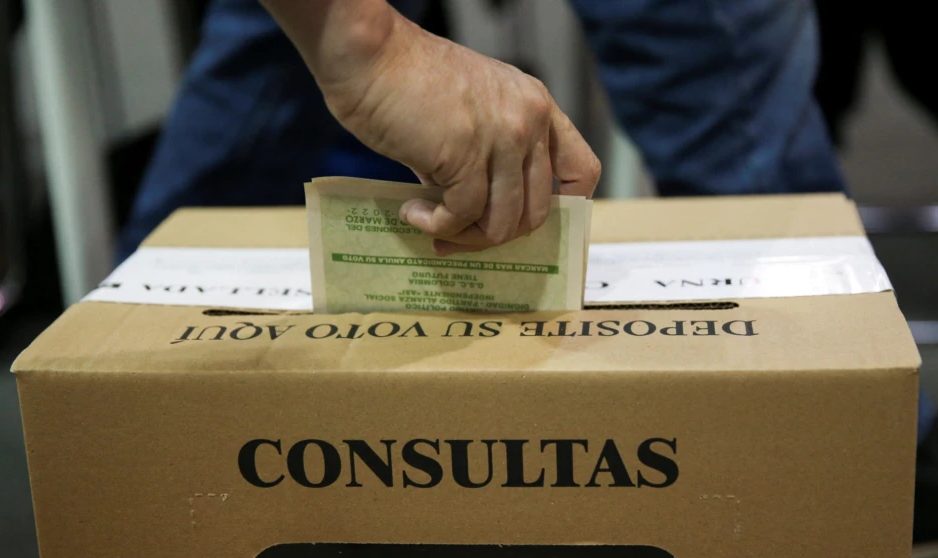 Colombianos comienzan hacer colas para ejercer su derecho al voto este #29May (VIDEO)