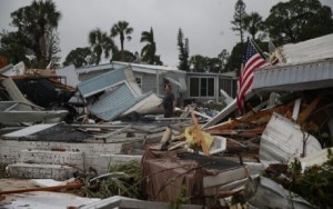 Muertos, heridos y casas derrumbadas: Los estragos de un devastador tornado en Florida