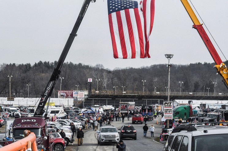 Washington se alista para las protestas de los convoyes de camioneros con miles de vehículos acercándose (FOTOS)