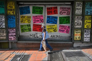 El costo de vida en dólares en Venezuela podría subir 30 % este año, asegura economista