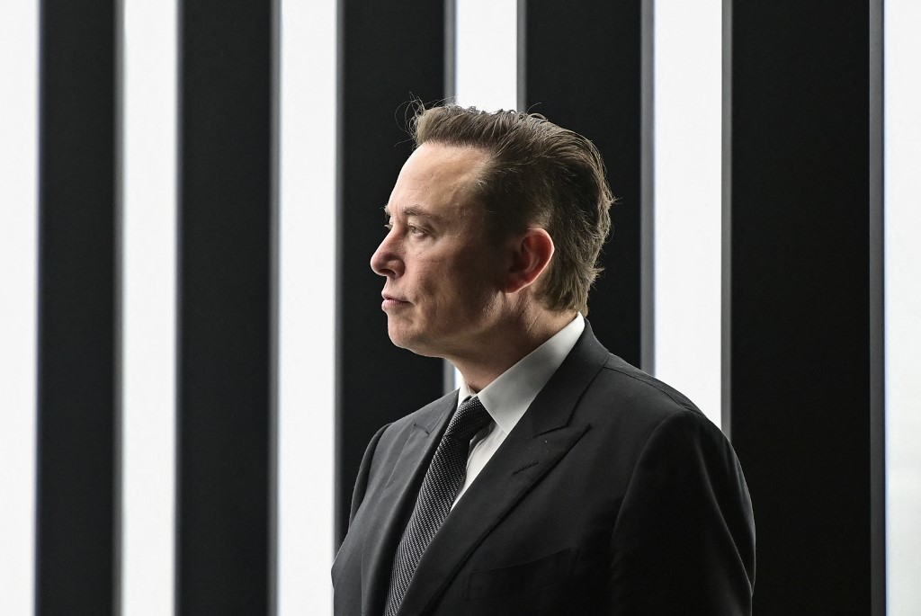 Elon Musk: Espero que hasta mis peores críticos permanezcan en Twitter