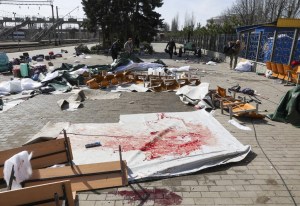 Dramáticas imágenes desde Kramatorsk: heridos y muertos en las calles tras ataque ruso contra estación de tren