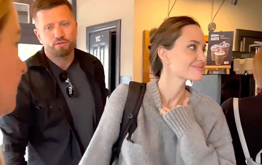 La visita sorpresa de Angelina Jolie a Lviv en plena invasión rusa a Ucrania (VIDEO)