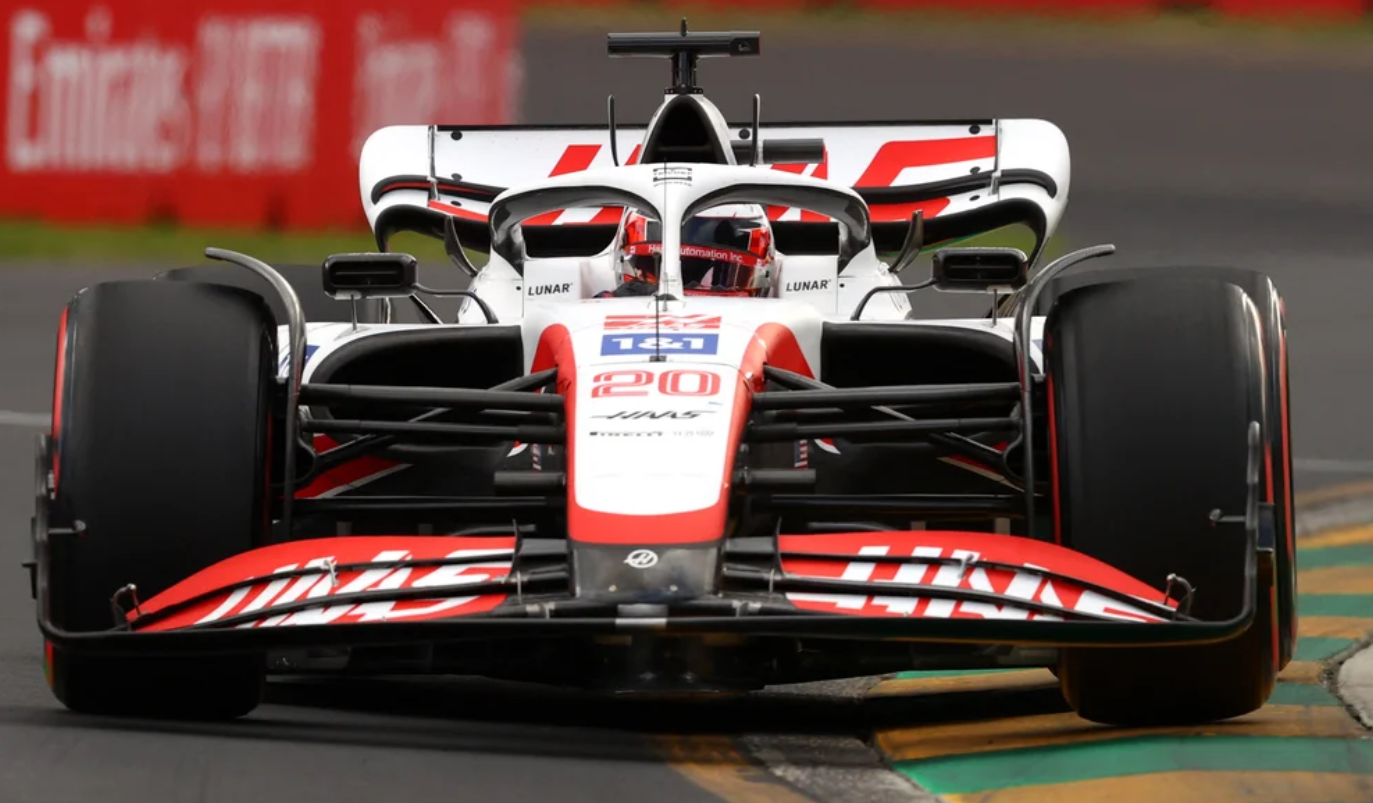 Crece la polémica contra los “Ferrari blancos” de Haas en la Fórmula 1: “Hay que prohibir estas cosas”