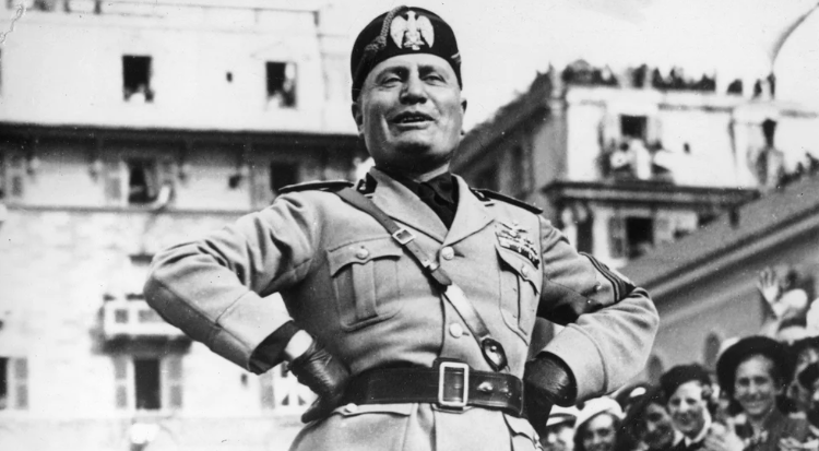 Muere el último carcelero de Benito Mussolini a los 101 años