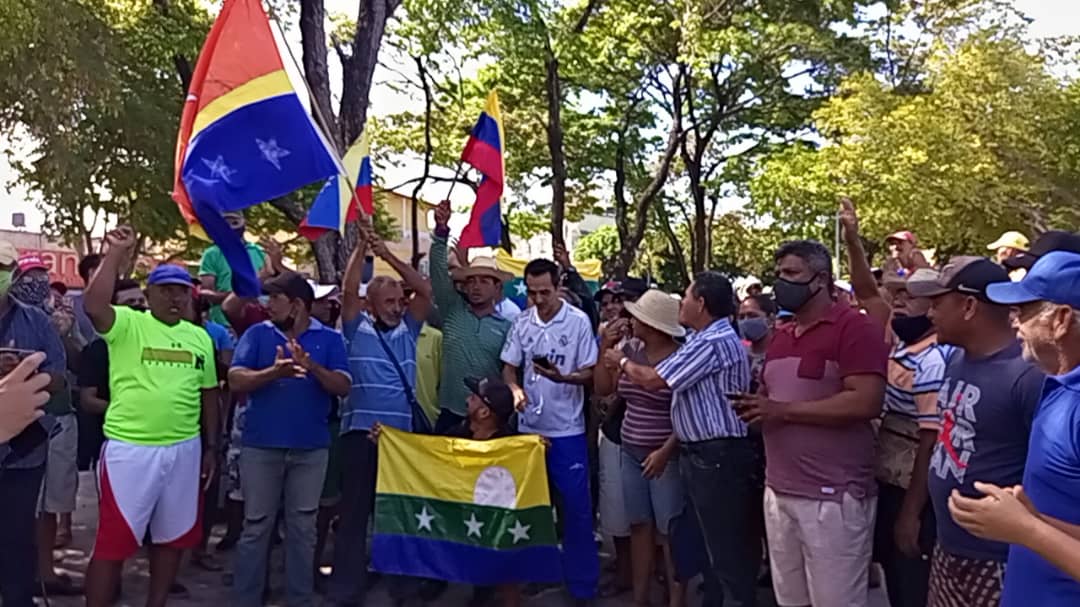 Pescadores de Juan Griego denuncian que si no tienen carro no pueden acceder a gasolina subsidiada para los botes