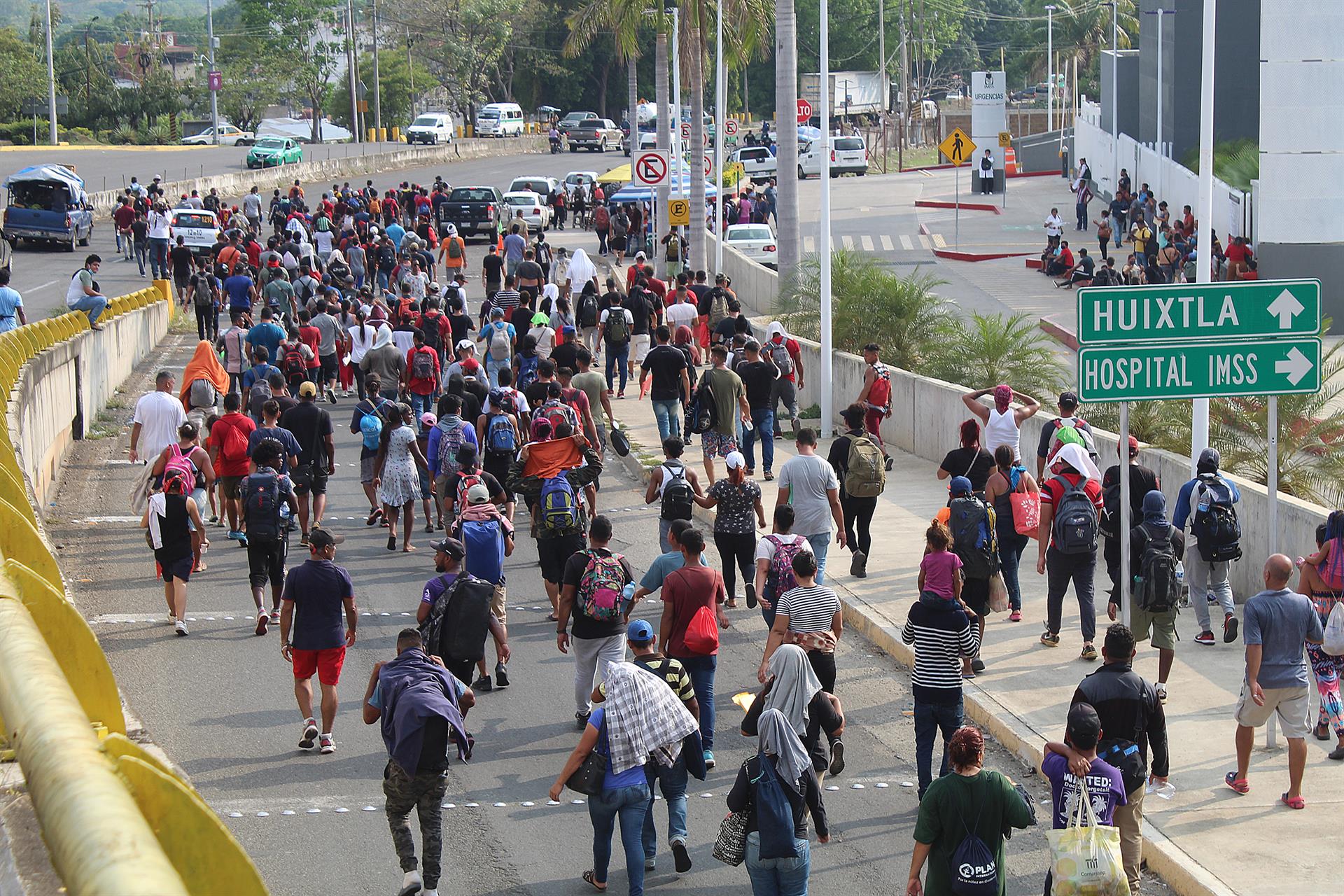 Cientos de migrantes iniciaron su avance desde México con rumbo hacia EEUU