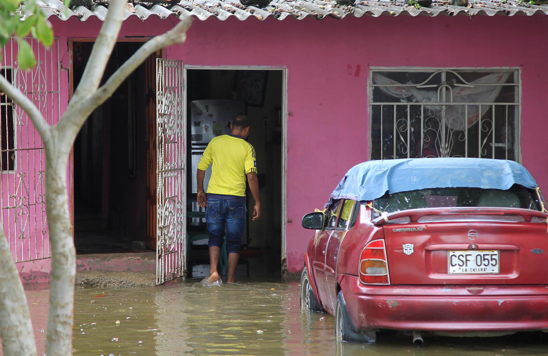 Al menos 10 personas mueren por una inundación en el noroeste de Colombia