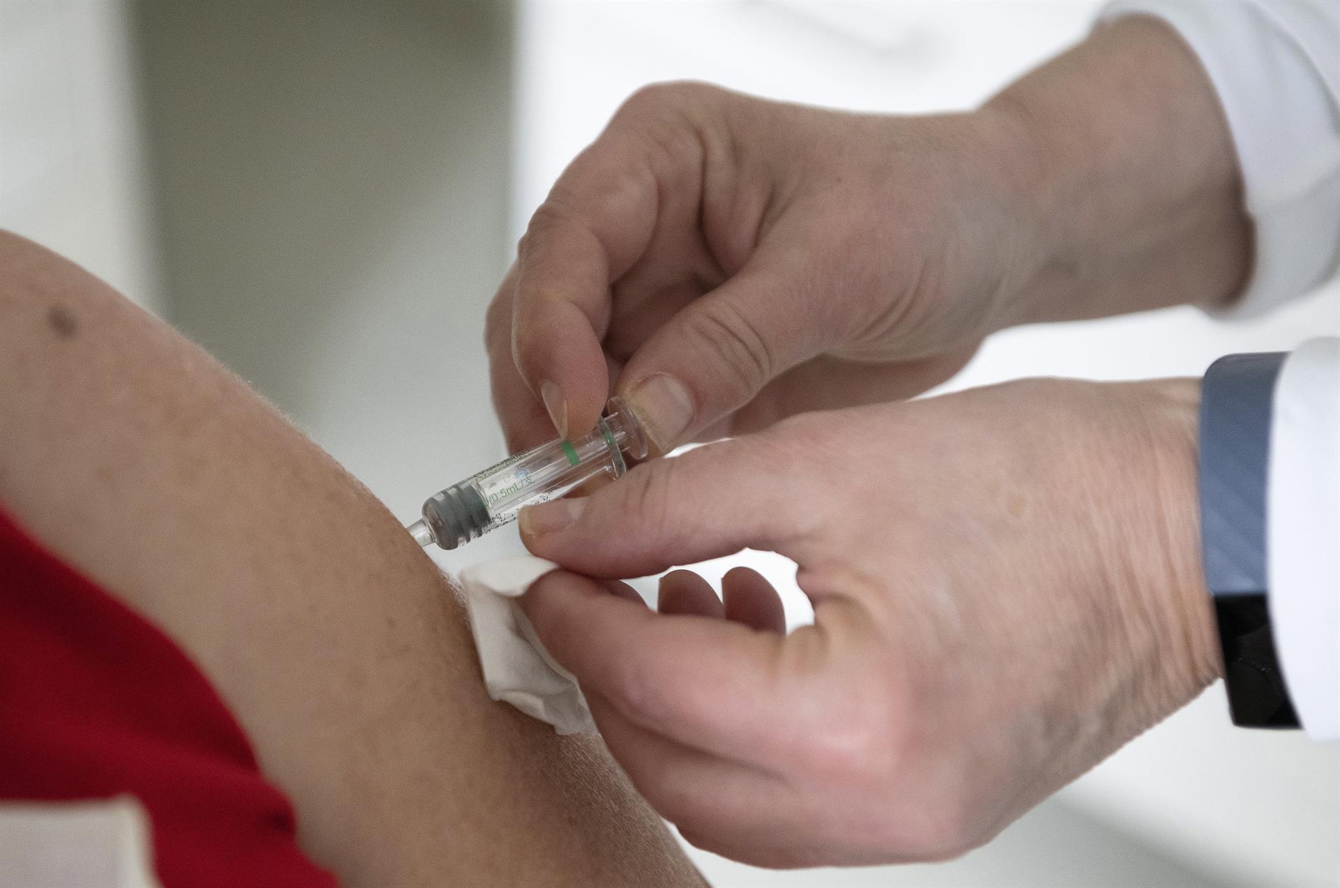 Portugal con 58 casos de viruela del mono, estudia vacunar a profesionales de la salud