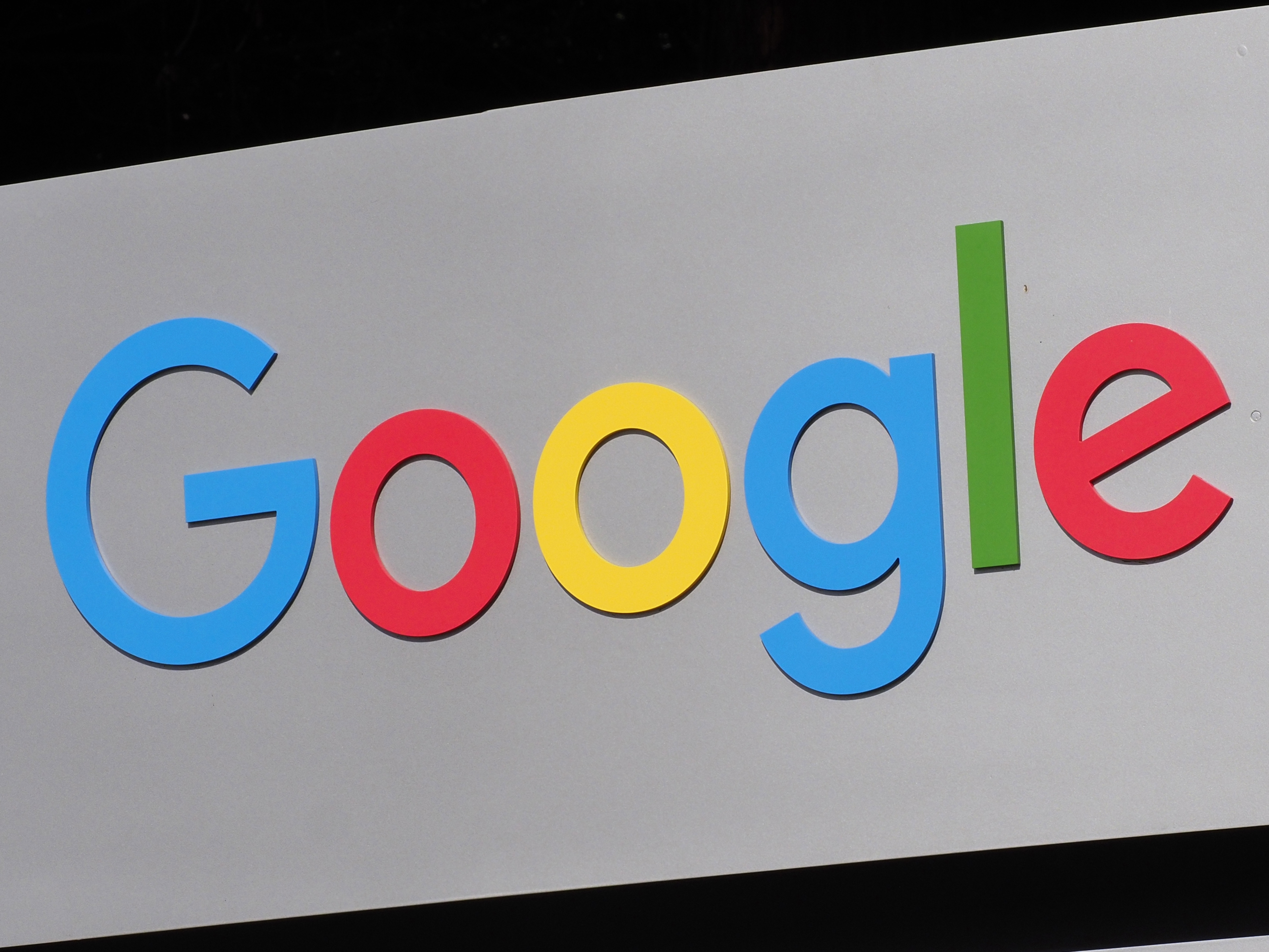 Google deberá indemnizar con una fortuna a sujeto difamado a través de un blog