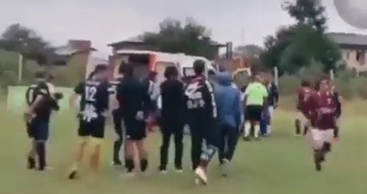 Conmoción en Argentina luego que un árbitro fuera tiroteado en pleno partido de fútbol (VIDEO)