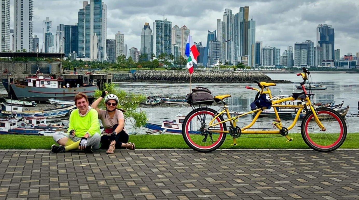 De Villahermosa a Maracaibo: Una pareja mexicana recorre 10 países en bicicleta