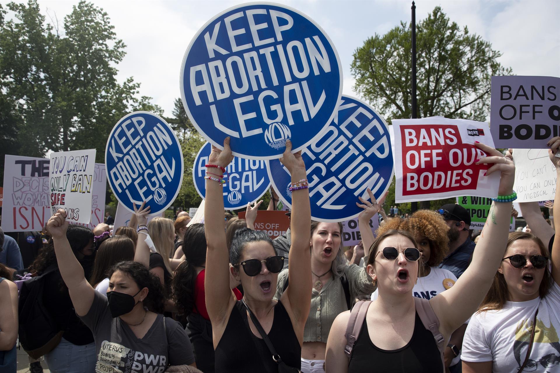 Mayoría de estadounidenses defiende mantener protección del derecho al aborto