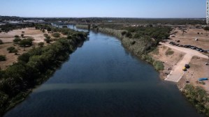 Dolor en la frontera de EEUU: Encuentran cuerpo de niño migrante en Río Grande y su hermano sigue desaparecido