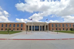 Broma juvenil en secundaria de Texas se sale de control y causa daños por miles de dólares