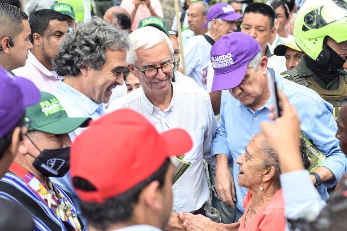 Sergio Fajardo recorrió una Medellín “en vilo” y pidió observación electoral rigurosa
