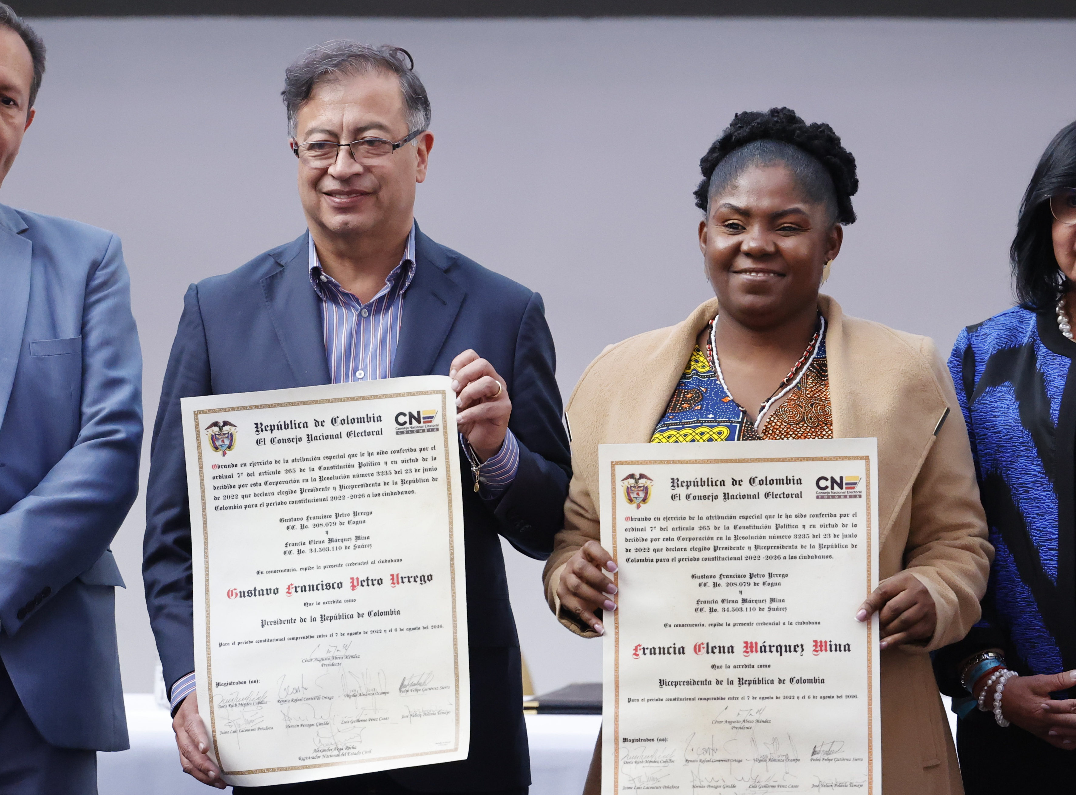 Gustavo Petro recibió la credencial como presidente electo de Colombia