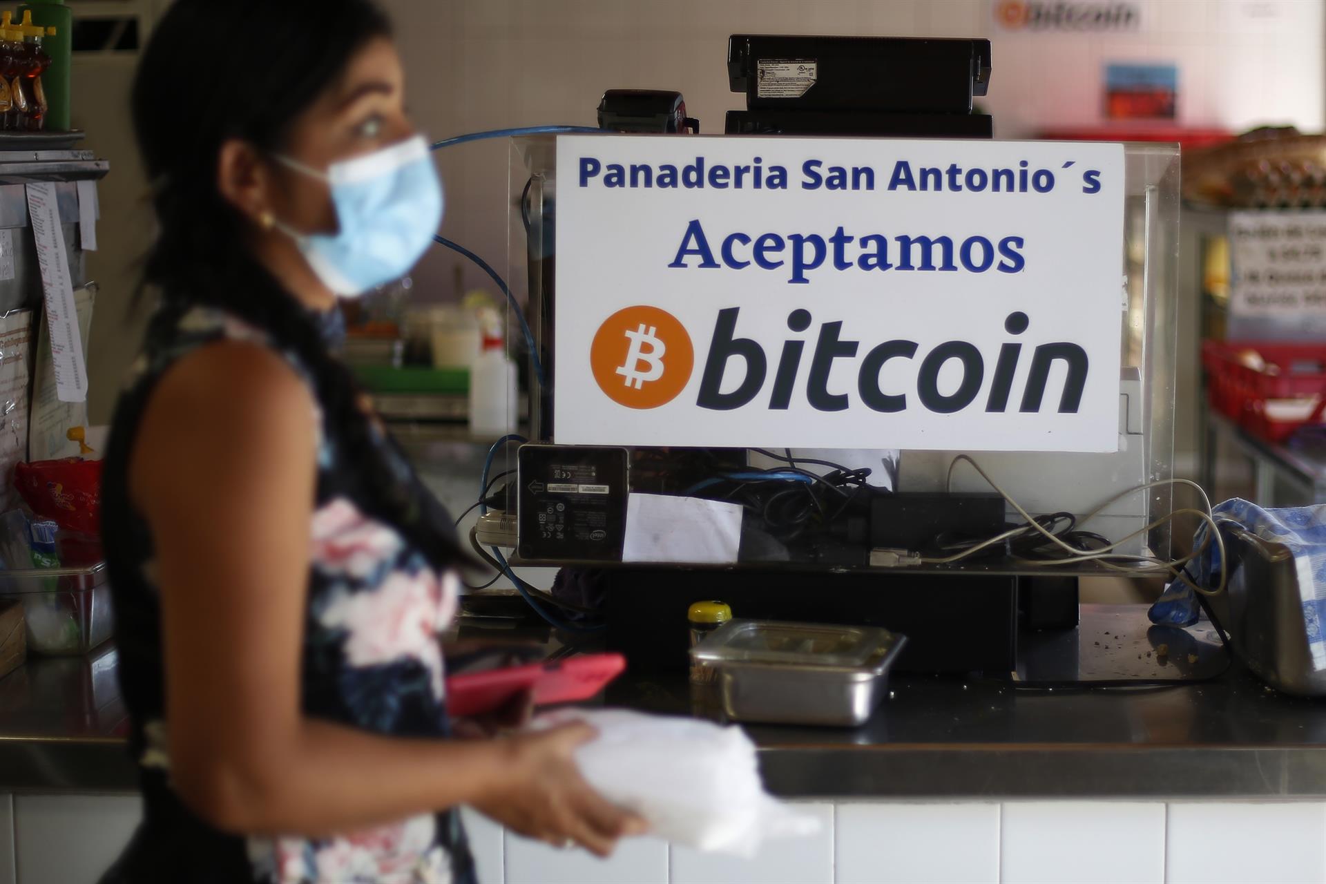 El FMI pidió a El Salvador que aborde “los riesgos del bitcóin”
