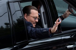 El motivo por el que Johnny Depp tuvo que ser ayudado para salir de su hotel de Birmingham