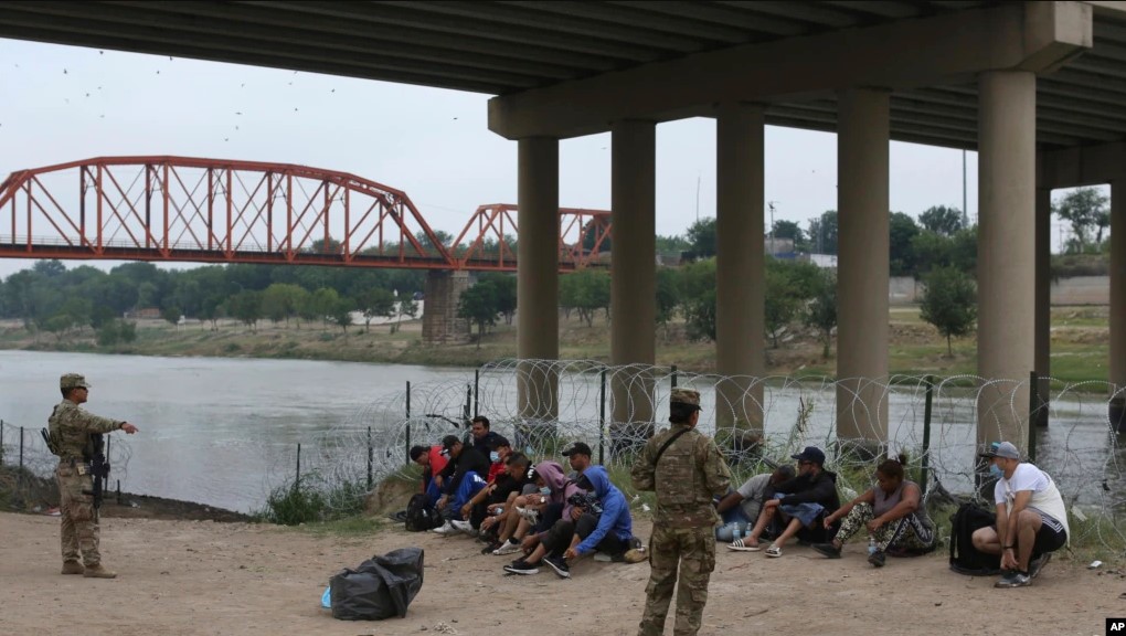 Entran en vigor nuevas reglas para las solicitudes de asilo en la frontera de EEUU (Video)
