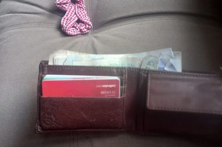 Desapareció su billetera y siete años después recibió un paquete en su casa: “No puede ser”