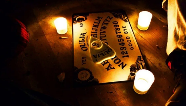 No son para jugar: la aterradora verdad detrás de la tabla Ouija y el “Juego de la Copa”