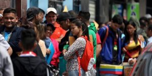 Desde la presidenta hasta la prensa: Peruanos buscan criminalizar la migración venezolana… pero estos datos revelan lo contrario