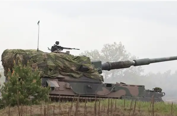 El “cangrejo polaco”: El implacable tanque con el que Ucrania pretende incapacitar y destruir a las fuerzas rusas