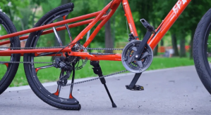 “¿Te subirías?”: creó una bicicleta con una rueda partida y se hizo viral en las redes