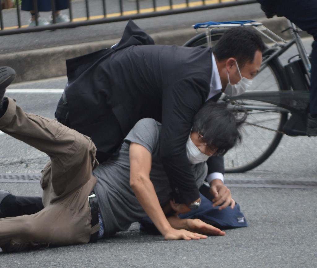 Hallan posibles explosivos en la casa del presunto atacante del ex primer ministro japonés Shinzo Abe