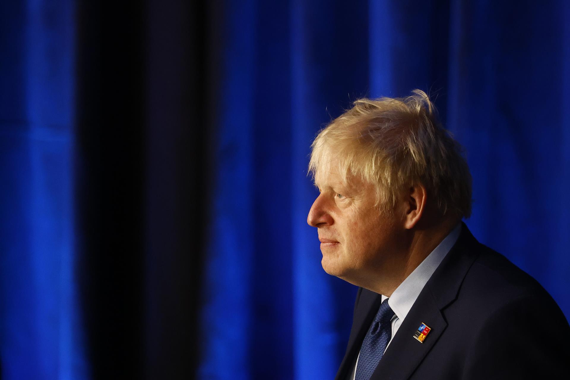 El poder de Boris Johnson, erosionado por la dimisión de 57 miembros de su Gobierno