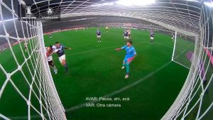 Conmebol publicó el audio del VAR tras la polémica por la mano de Suárez en el gol de River ante Vélez