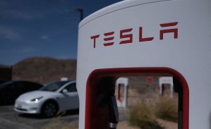 Accidente mortal en Utah: Tesla con piloto automático se llevó por el medio una moto