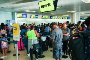 Caos de viajes por el #4Jul: Cientos de vuelos nuevamente cancelados en EEUU
