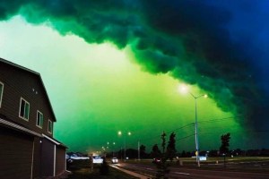 EN VIDEO: Extraño fenómeno tiñó de verde el cielo de Dakota del Sur