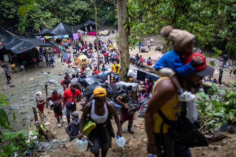 El País: El infierno de los migrantes venezolanos en la selva del Darién
